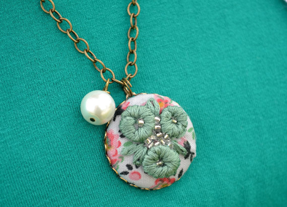 Hollie Rogue Pendant 1