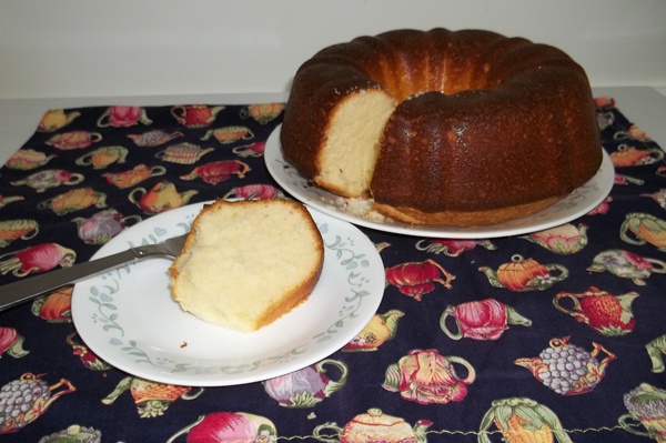 Pound Cake with Slice